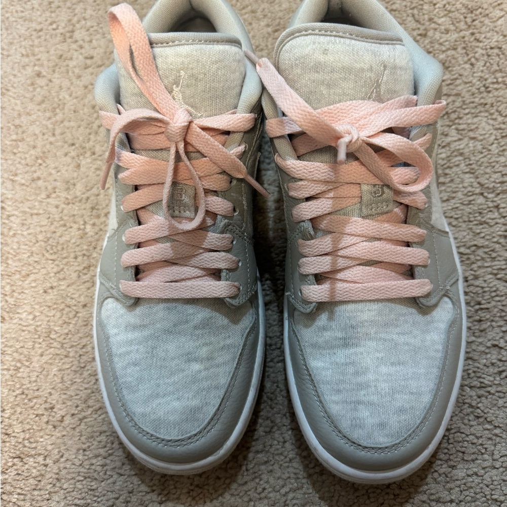 Wmns Air Jordan 1 Low SE 'Light Iron Ore'
Air Jordan
